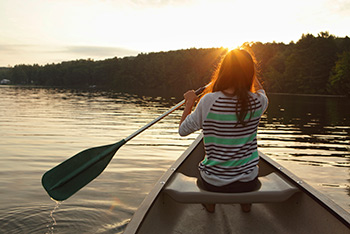 woman-paddling-on-lake woman paddling on lake